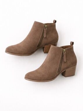 Universal Thread Brown Ankle Booties in Taupe